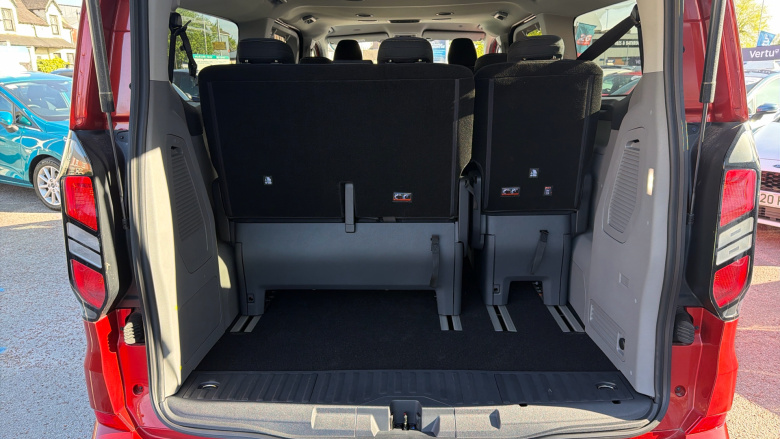 Ford Tourneo Custom 320 L2 Diesel Fwd 2.0 EcoBlue 136ps H1 Titanium 8 seater Auto